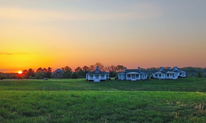 Farmville Cottage | Rural and Charming 1-bedroom cottage near Hampden-Sydney and Longwood