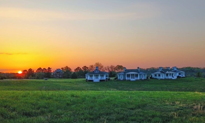 Farmville Cottage | Rural and charming 2-bedroom cottage near H-SC and Longwood