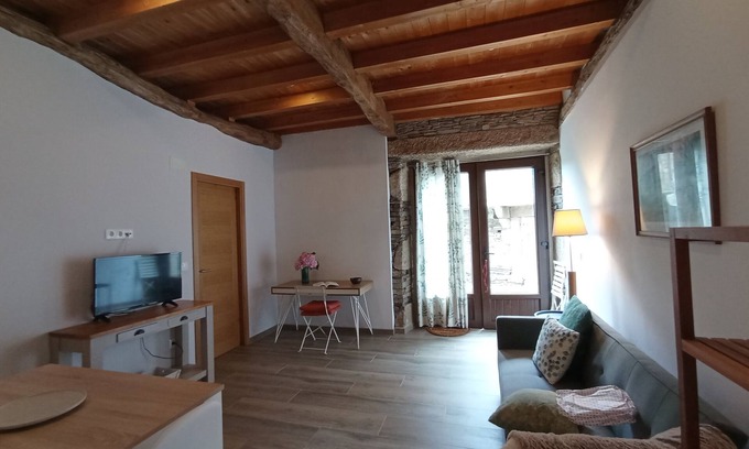 Beariz Apartment | Rural Apartment Neada with Terrace