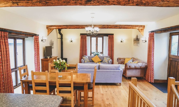 Axminster House | Rural barn conversion, Close to Jurassic coast, 3 bedrooms sleeps 6.