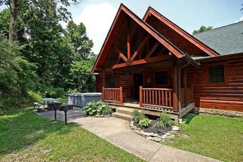 Rockbridge House | Rural Cabin with Spa Nestled into the Woods in Ohio