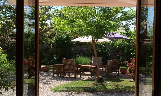 Viserny House | Rural calm between Chablis & Beaune, near Semur-en-Auxois. Dogs welcome.