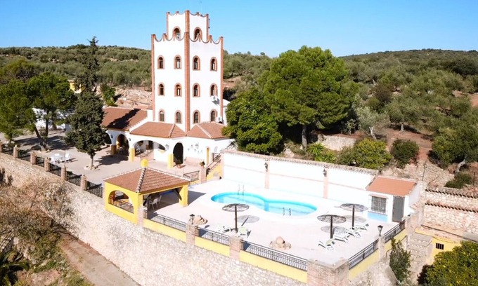 Hornachuelos Ski Chalet | Rural Cortijo with the best views in the Sierra de Hornachuelos Natural Park.
