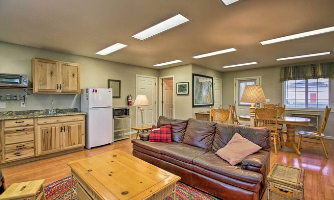 Harrisburg Cottage | Rural Cottage 20 Min to Eugene w/Mt Tom Views!