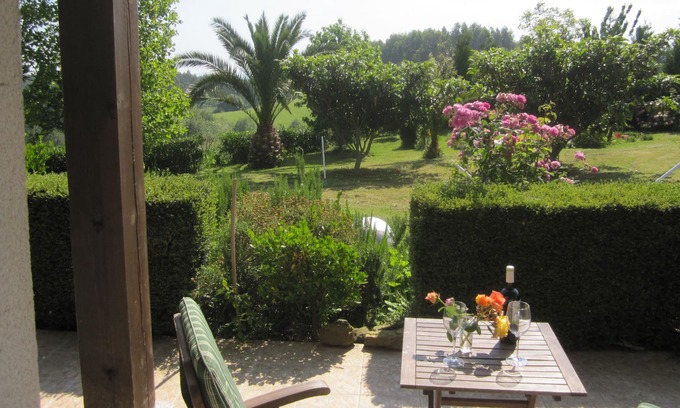 Hazas de Cesto Apartment | Rural apartment 70m2 plus terrace in a large house, 2km from Beranga and 12km from beaches