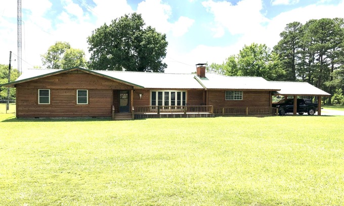 Clayton Cabin | Rural Farm Chic - Big Spaces for the Whole Gang! The Gathering House.