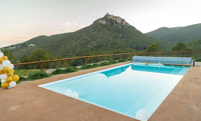 Castellvi de la Marca Cottage | Rural getaway in the middle of the vineyards and relaxation in a dream swimming pool