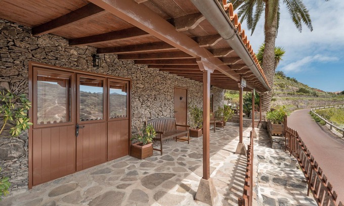 Agulo House | Rural House 'Maria' with Mountain Views, Private Terrace and Wi-Fi - SilboHolidays