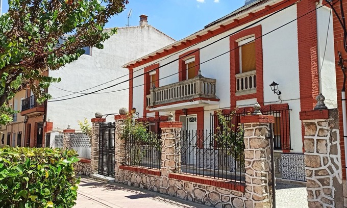 Villarejo de Salvanes Cottage | Rural house (full rental) Charming villa for 12 people