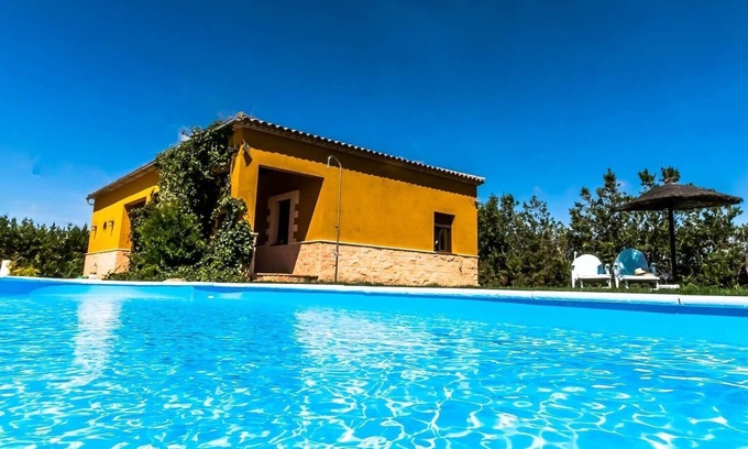 La Lantejuela House | Rural Holiday Home 'Villa Lucrecia' with Pool & Wi-Fi