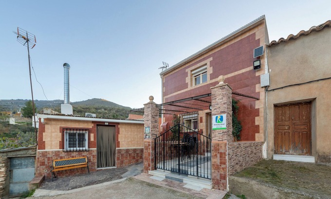 Macael House | Rural Holiday Home 'McCoy' with Mountain View and Air Conditioning