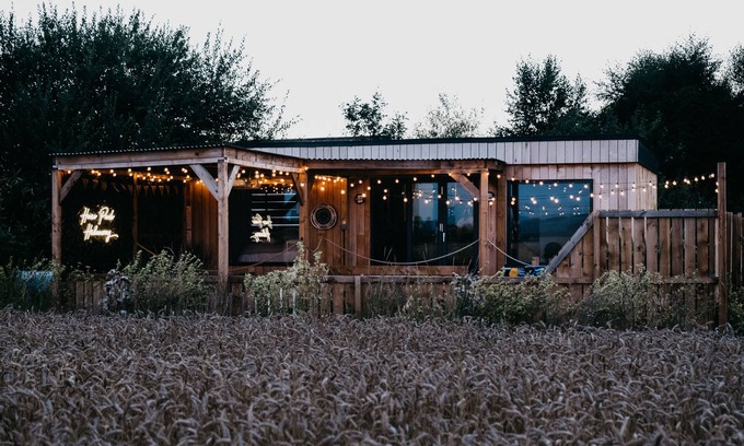 Knott End-on-Sea Cabin | Rural Hot Tub Staycation - mountain views (pet friendly!)