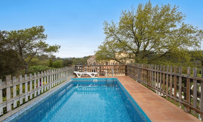 Balsareny House | Rural House 'Cal Panxeta' with Mountain Views, Wi-Fi and Air Conditioning
