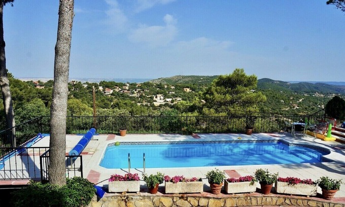 Albalate de Zorita Ski Chalet | Rural house near Madrid with swimming pool