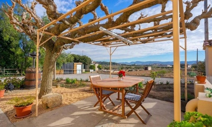 El Pla del Penedes Cottage | Rural House Más PRAT (with swimming pool)