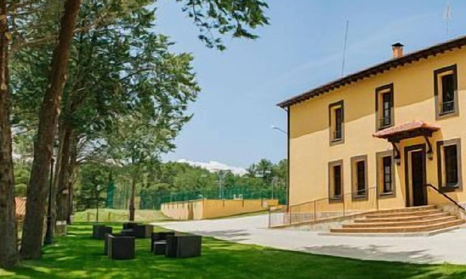 Hontoria del Pinar Cottage | Rural house (full rental) Centro Río Lobos for 6 people