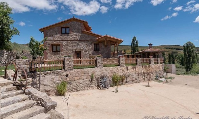 Hoyos del Collado Cottage | Rural house (full rental) El Rondillo de Gredos for 6 people