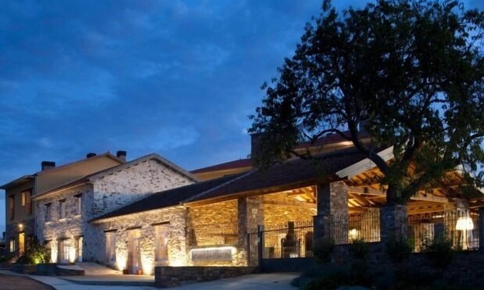 Losacio Villa | Rural house for large groups with swimming pool El Molino de Losacio (27-33 people)