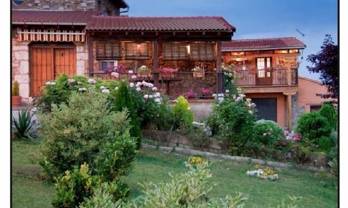 Brugos de Fenar Cottage | Rural house (full rental) El Rincón de la Rosa II for 8 people