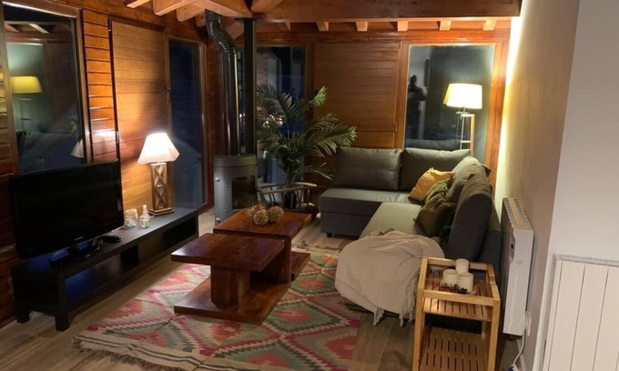 Villamorey Cottage | Rural house in Asturias with mountain views