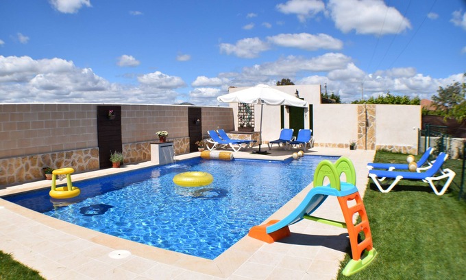 El Robledo Ski Chalet | Rural house, in the surroundings of the Cabañeros National Park (pet friendly).