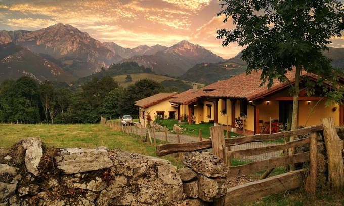 Margolles Ski Chalet | Rural house LA MONTAÑA. 2-4 persons. Between the Sea and the Mountain.