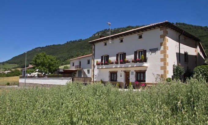 Amescoa Baja Cottage | Rural House Lazkano in Urbasa Natural Park