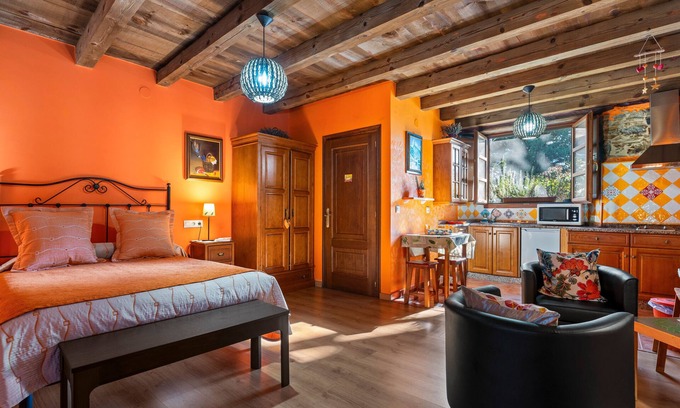 Vilaframil House | Rural House 'Nogueira' with Mountain Views, Private Terrace and Wi-Fi