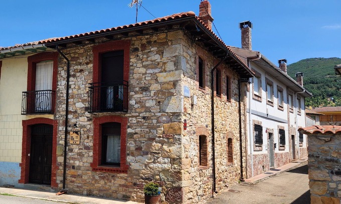 Los Barrios de Luna House | Rural house Salome in Mora de Luna