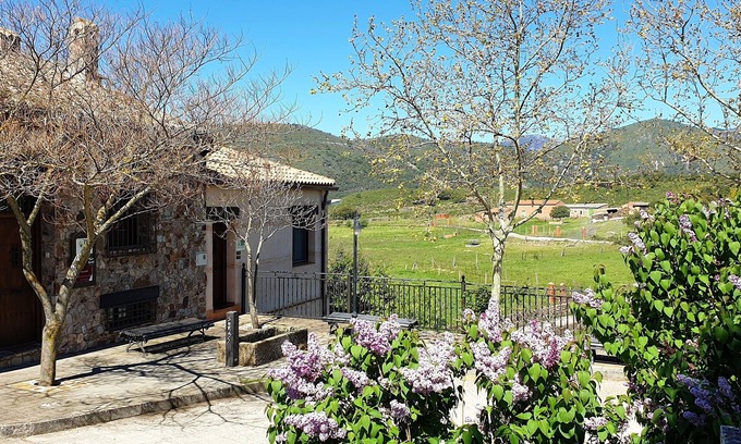 Navas de Estena Cottage | Rural house with swimming pool in the Cabañeros National Park