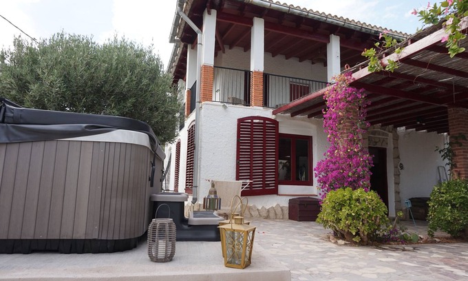 Crevillente Cottage | Rural house with all comforts, quiet, not overlooked, 6 p, private pool