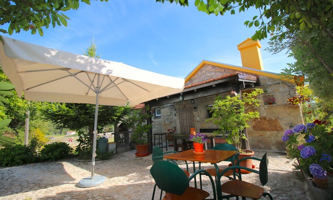 Lanhelas House | Rural house with private pool and gardens