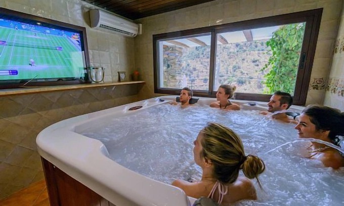 Laroya Cottage | Rural house with private JACUZZI. 2-4 people C´ANTONIA