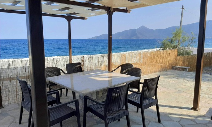 Leonidio House | Rural idyll an directly at the sea: holiday house with wifi in Arcadia, Peloponn