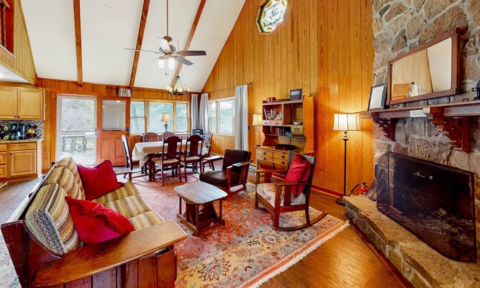 Eureka Springs Cabin | Rural lakefront cabin with mtn & lake views, firepit, kayaks, dogs OK