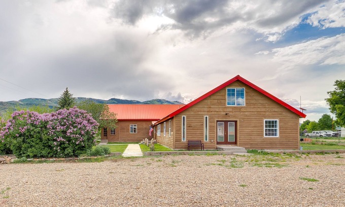 Tabiona House | Rural Mountain-View Home Near Hiking + Off-Roading