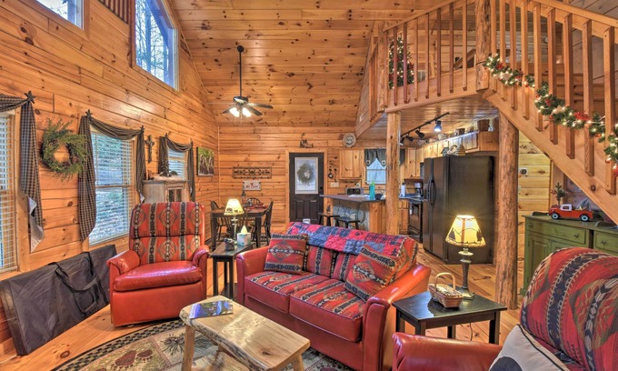 Murphy Cabin | Rural Murphy Cabin - Yard, Hot Tub & Fire Pit