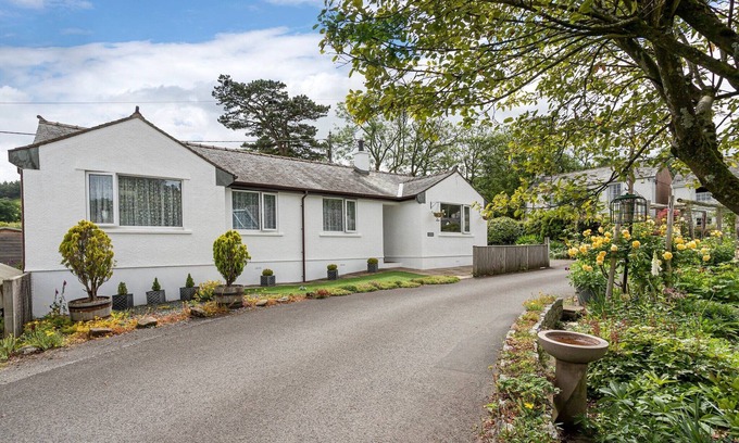 Braithwaite Cottage | Rural retreat bungalow with garden, No Deposit