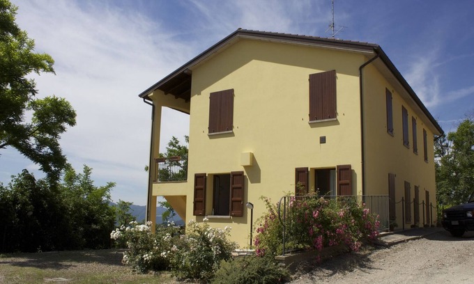 Casalfiumanese Apartment | Rural Retreat in Sassoleone