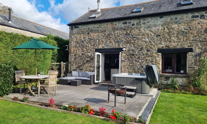 Clearbrook Cottage | Rural tranquility in the heart of Dartmoor with hot tub, valley views, walks.