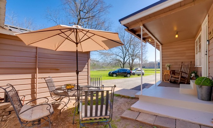 Rusk Cottage | Rusk Retreat w/Fire Pit, Grill & Countryside View