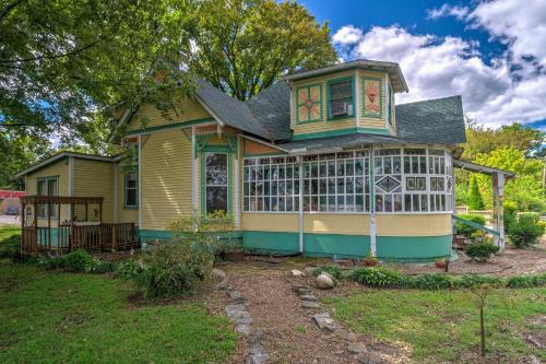 Russellville House | Russellville House with Garden - Walk to Main Street