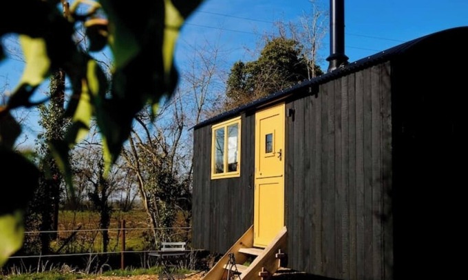 Woodbridge Cabin | 'Russet' Hut on private farm