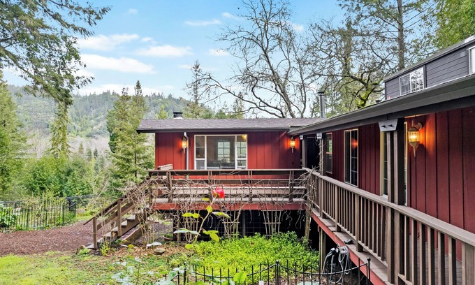 Hacienda House | Russian River Retreat with Hot Tub, BBQ, & Deck