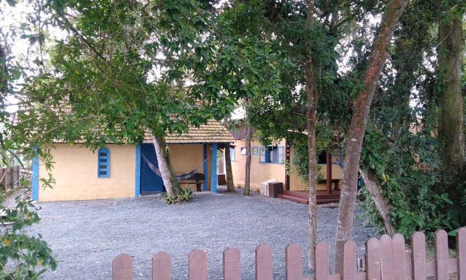 Centro Cabin | Rustic 1 or 2 bedroom cottages 200 meters from Bombinha's beach (wooded)