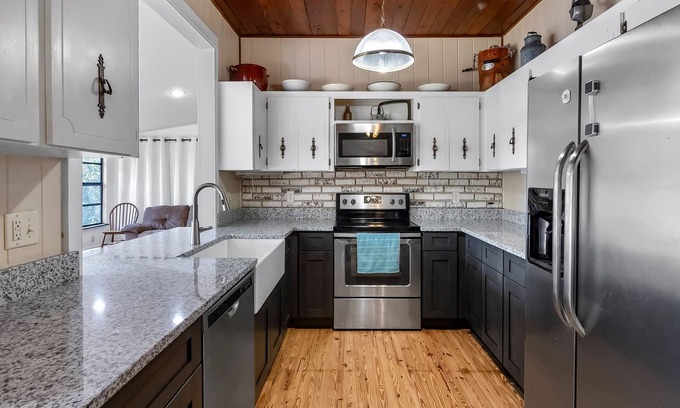 Altamonte Springs House | Rustic 1950s Lakefront 3bd Home with Office