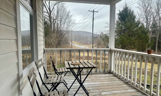 Fleischmanns House | Rustic 3-bedroom farmhouse close to Belleayre