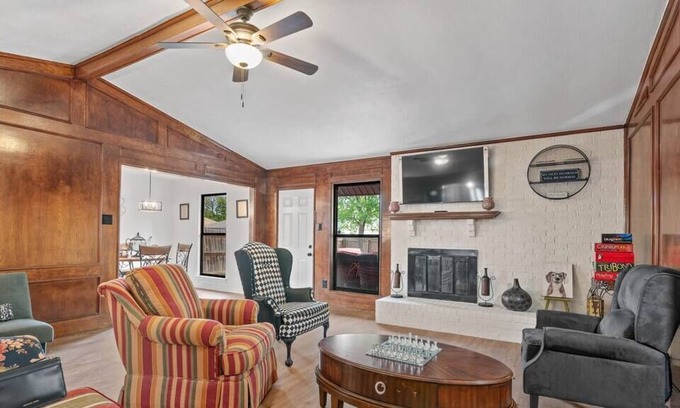 Lewisville House | Rustic 4 BR Near DFW Airport, BBQ Grill & King Bed