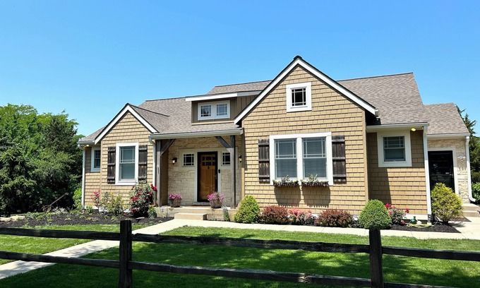Centerville House | Rustic 5-Bed Barn Retreat – Sleeps 16 Fire Pit