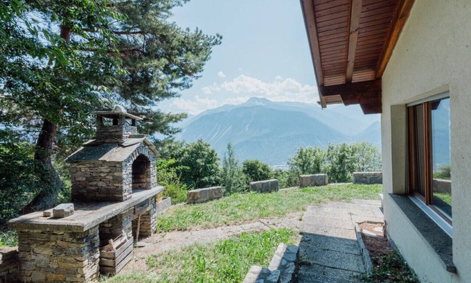 Randogne Apartment | Rustic accommodation with mountain views
